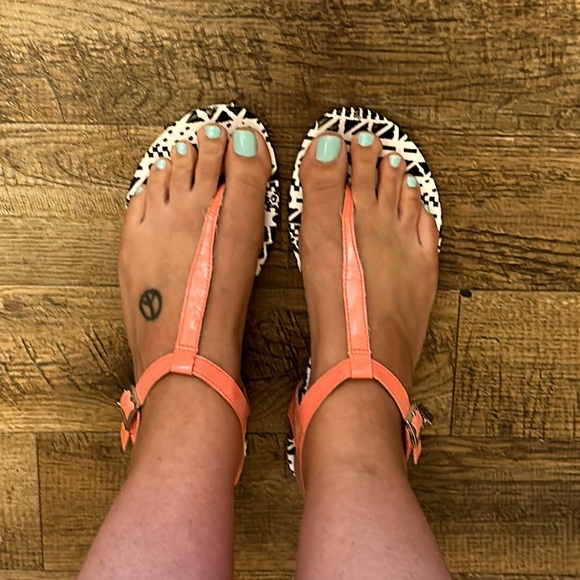 Dolce Vita | DV8 Neon Coral & Geometric Gladiator Sandals 8 - Picture 1 of 10